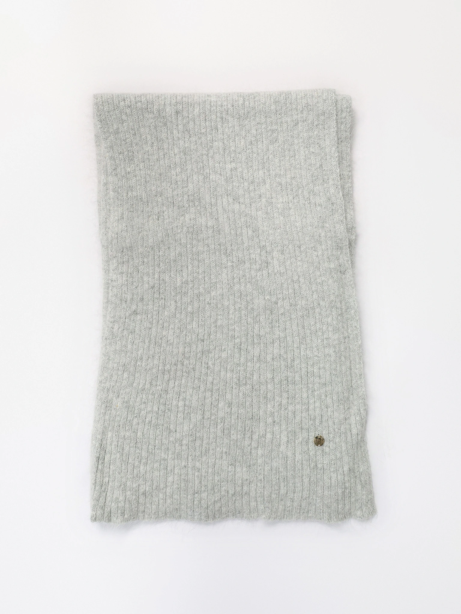 Шарф с декоративной нашивкой в ассортименте